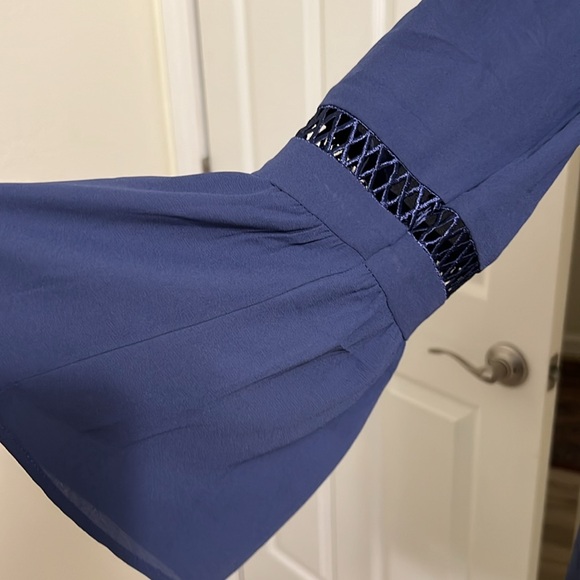 Beautiful Blue Loft Blouse with gorgeous details - Picture 3 of 3